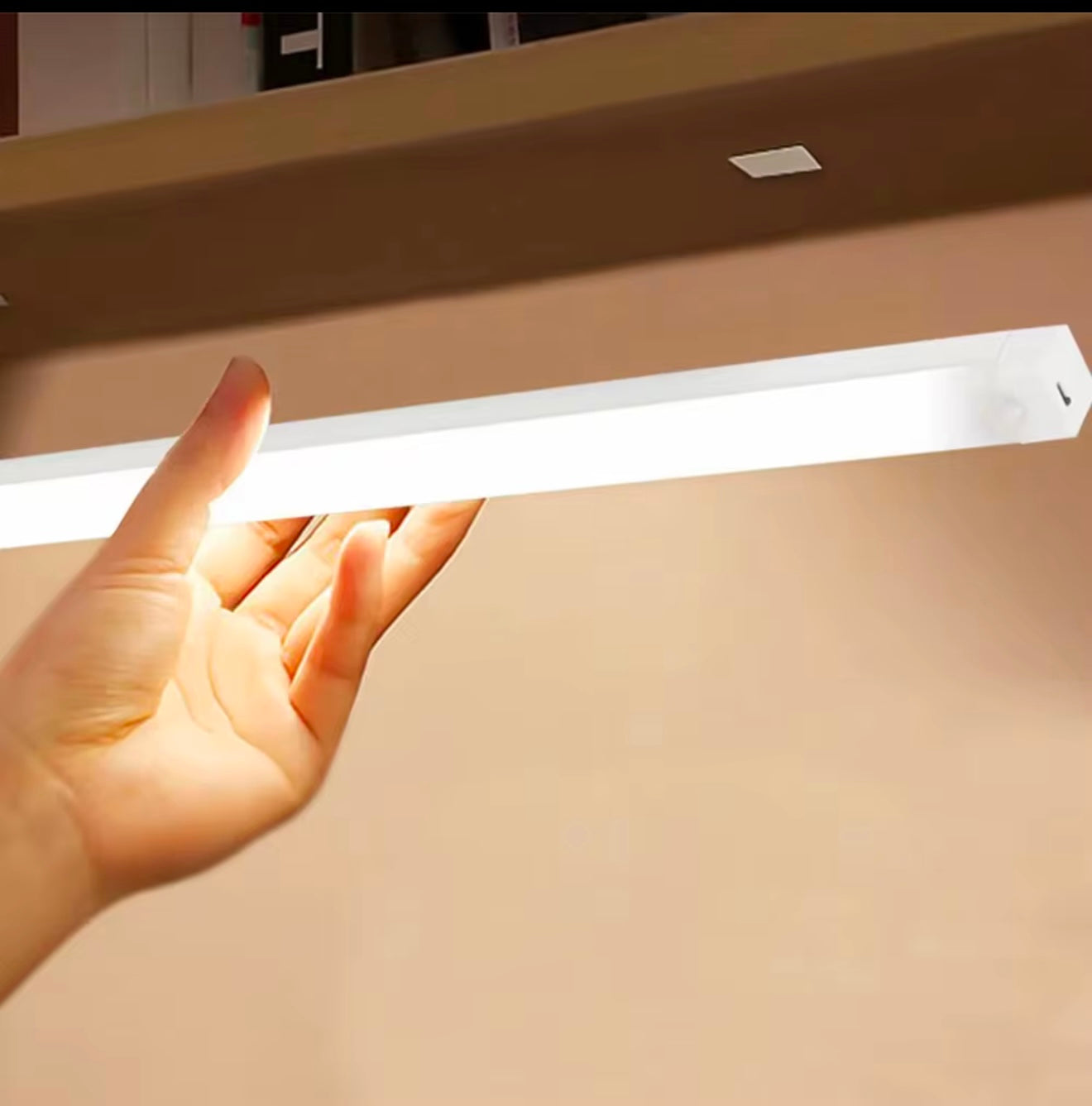 ¡Luz automática donde la necesites!🚶♂️💡 Barra LED con Sensor y Batería Recargable 🔋