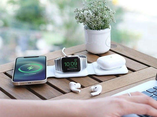 ⚡ MagCharge 3X 🔋✨ - Una estación elegante y compacta para cargar tu celular, reloj y audífonos al mismo tiempo.